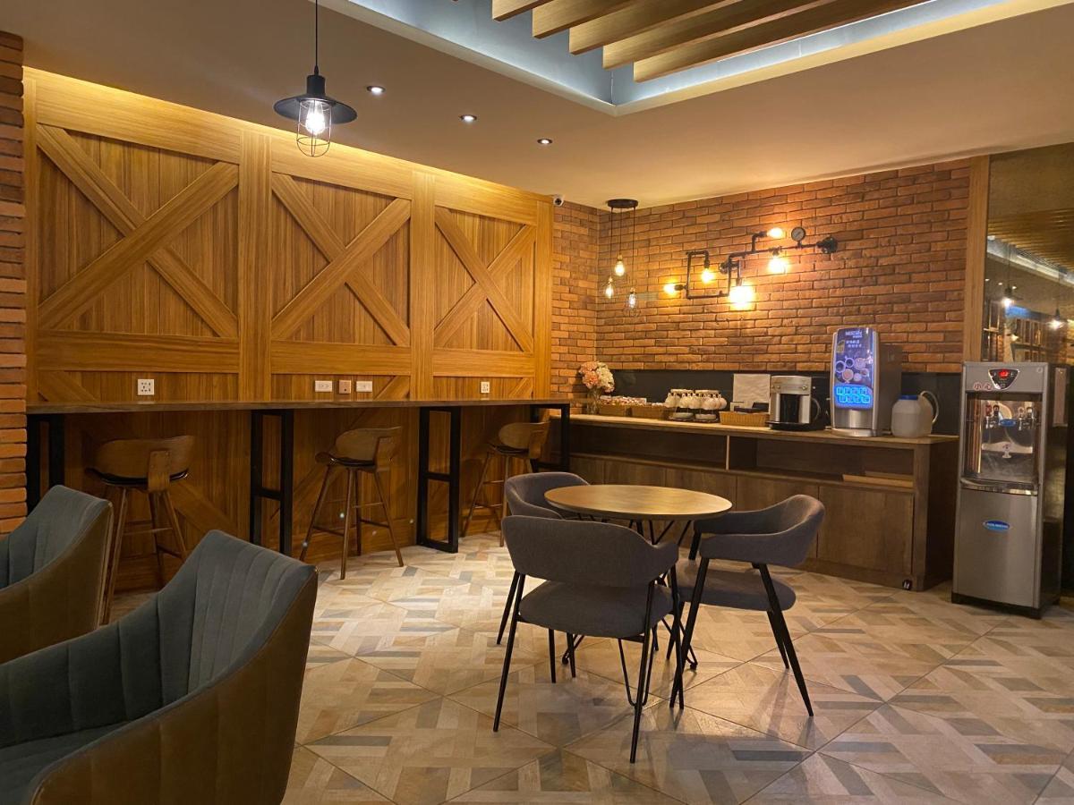 Hua Xiang Hotel -Zouying Kaohsiung Eksteriør billede